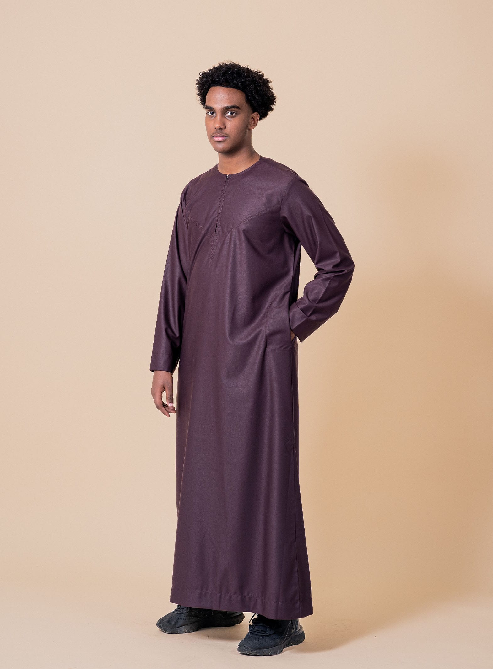 Essential Maroon Omani