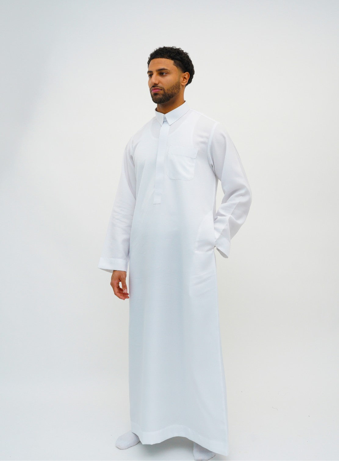 Signature White Qatari
