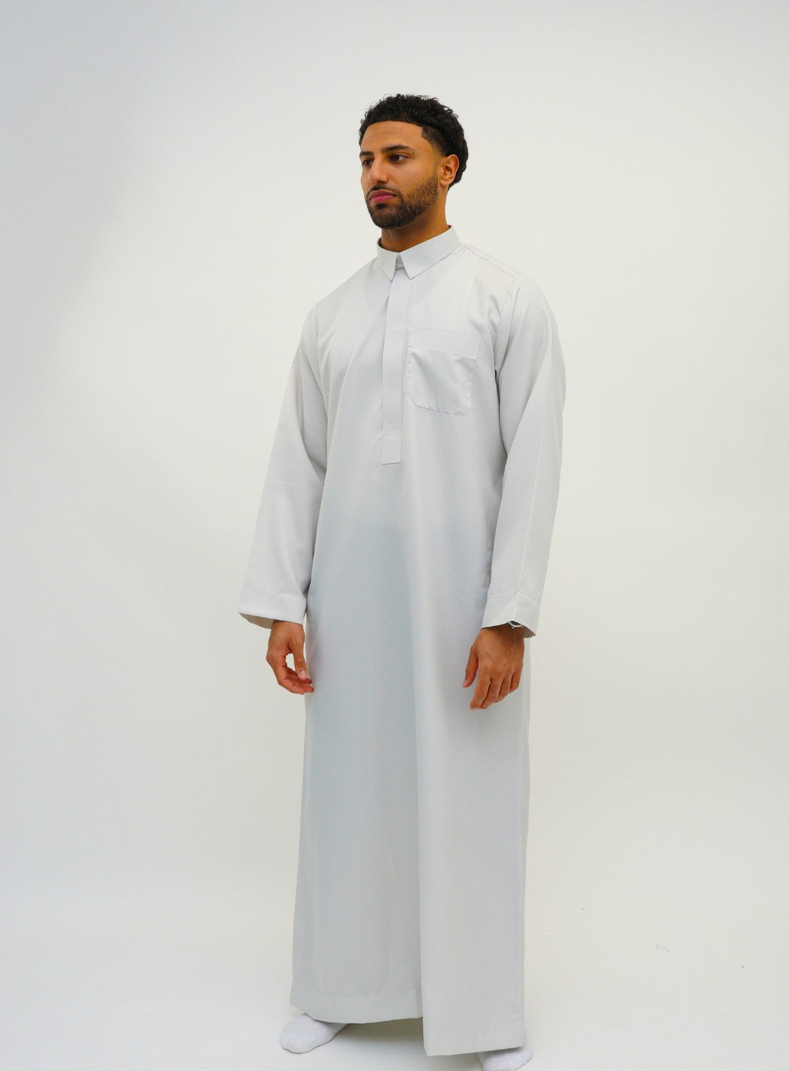 Signature Off-White Qatari