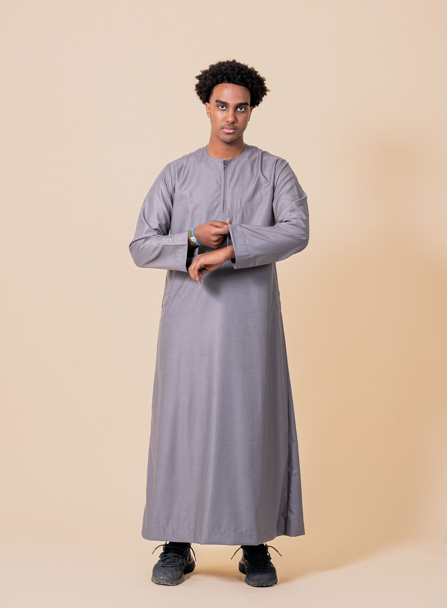 Essential Grey Omani