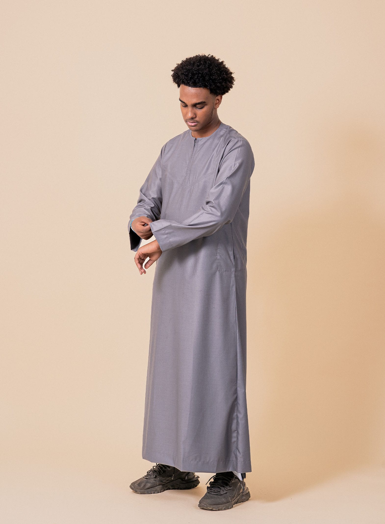 Essential Grey Omani